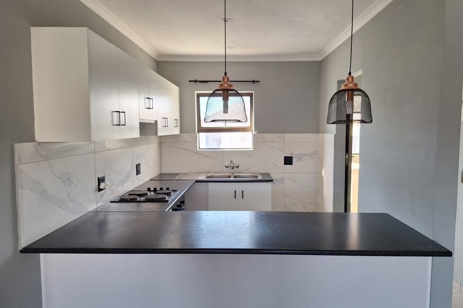 To Let 2 Bedroom Property for Rent in Vredekloof East Western Cape